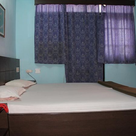 Hotel Arya Palace Puri Zewnętrze zdjęcie