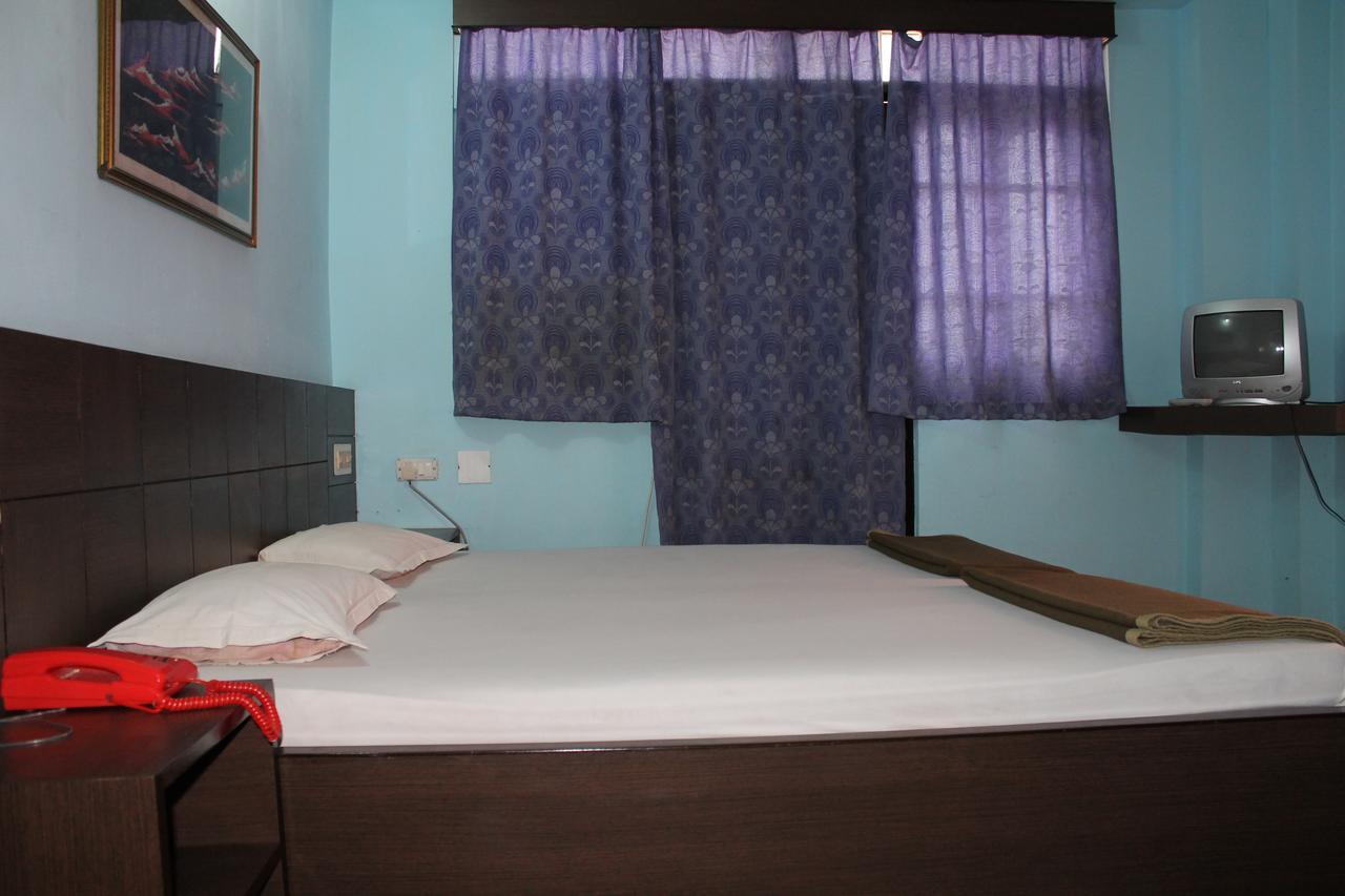Hotel Arya Palace Puri Zewnętrze zdjęcie