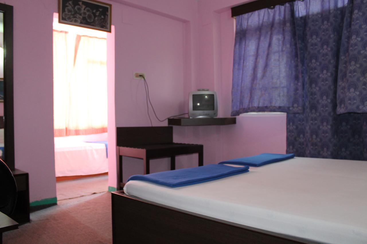 Hotel Arya Palace Puri Zewnętrze zdjęcie