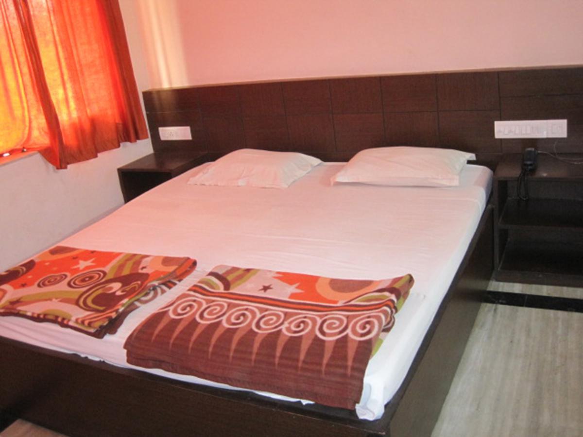 Hotel Arya Palace Puri Zewnętrze zdjęcie