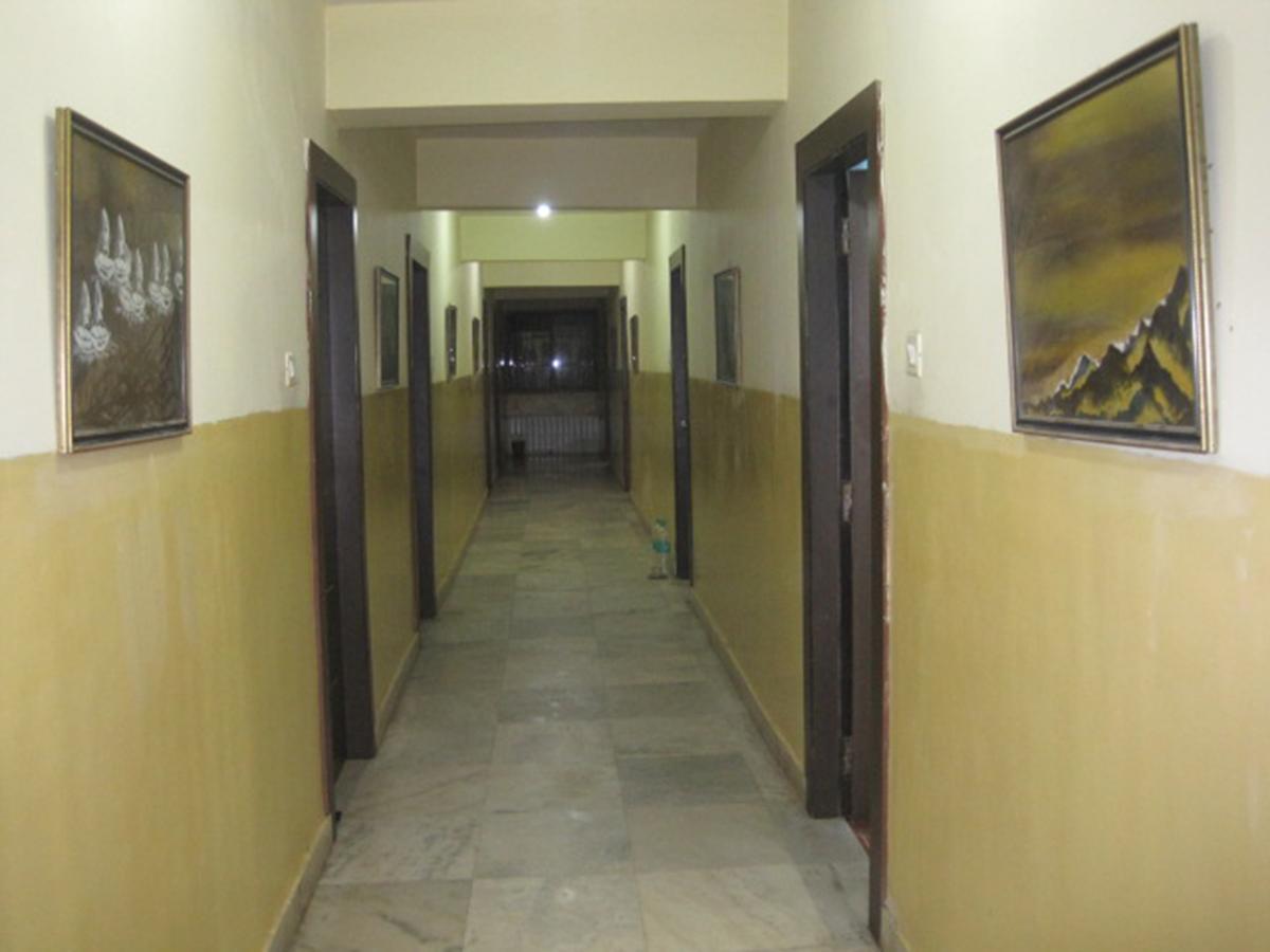 Hotel Arya Palace Puri Zewnętrze zdjęcie