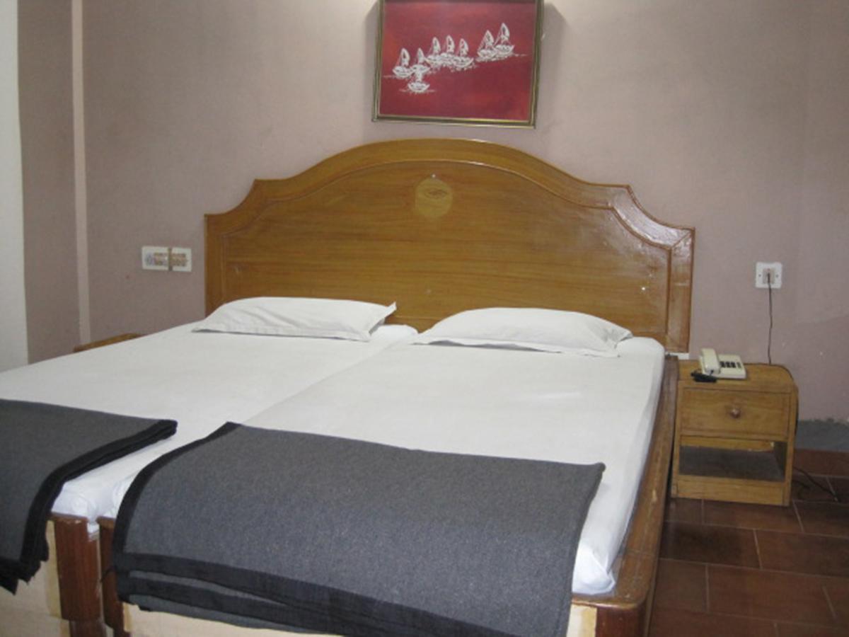 Hotel Arya Palace Puri Zewnętrze zdjęcie