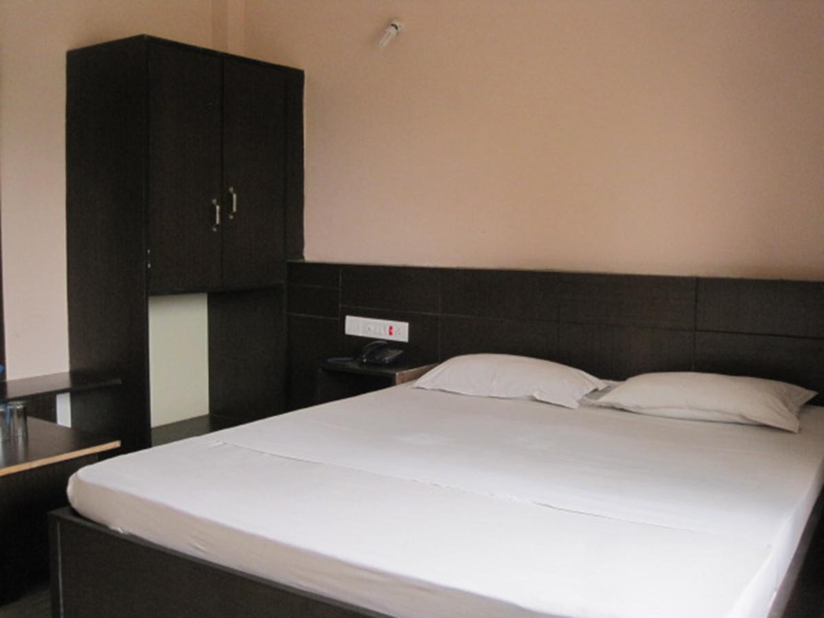 Hotel Arya Palace Puri Zewnętrze zdjęcie