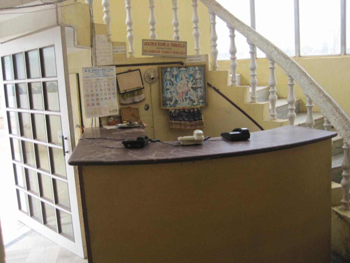 Hotel Arya Palace Puri Zewnętrze zdjęcie