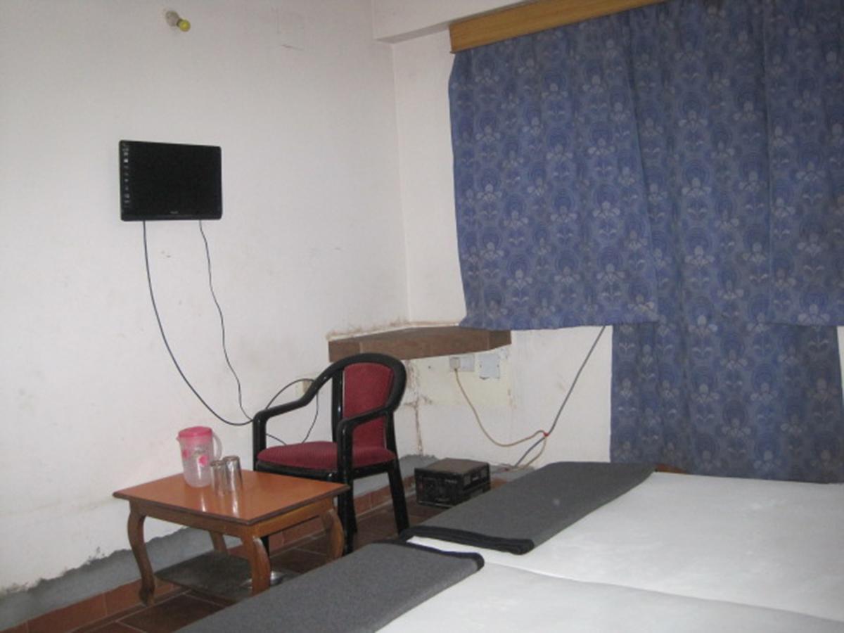 Hotel Arya Palace Puri Zewnętrze zdjęcie