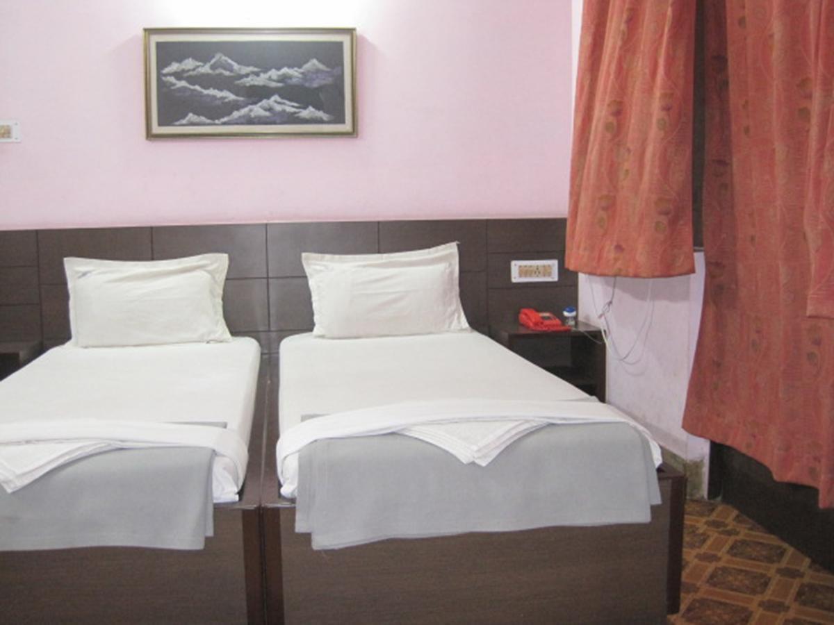 Hotel Arya Palace Puri Zewnętrze zdjęcie
