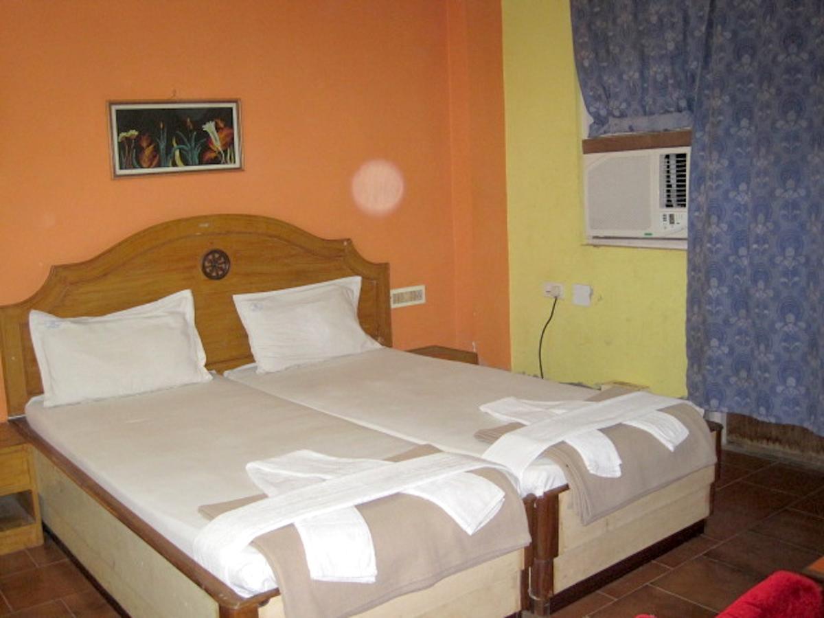 Hotel Arya Palace Puri Zewnętrze zdjęcie