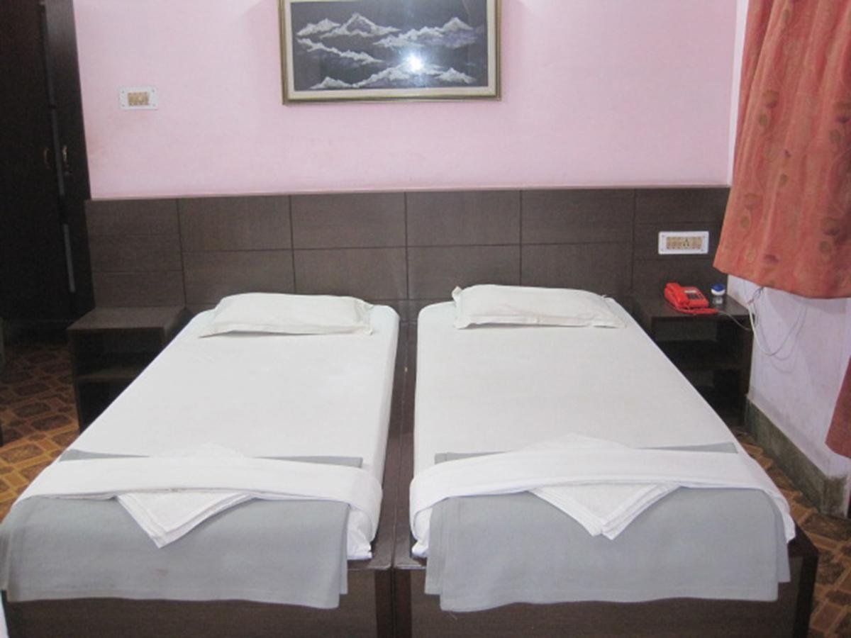 Hotel Arya Palace Puri Zewnętrze zdjęcie