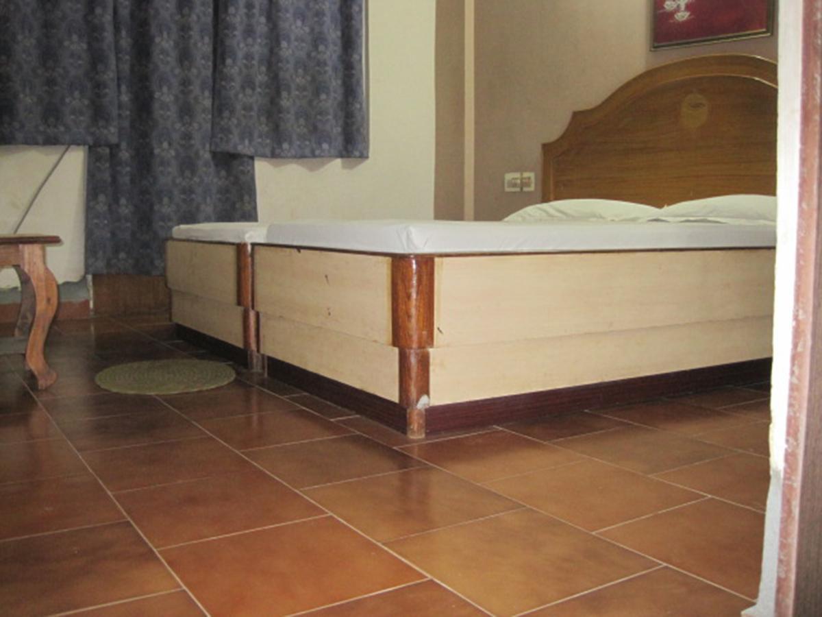 Hotel Arya Palace Puri Zewnętrze zdjęcie