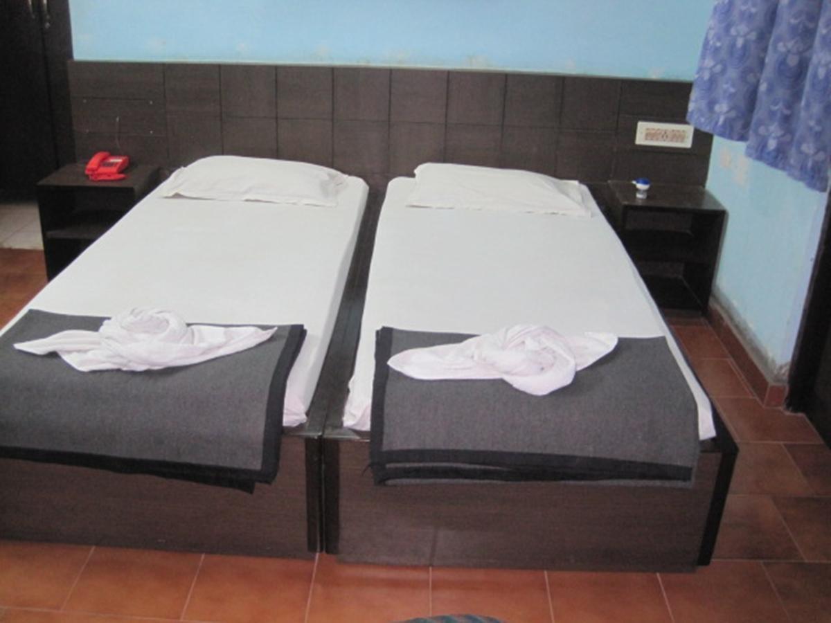 Hotel Arya Palace Puri Zewnętrze zdjęcie
