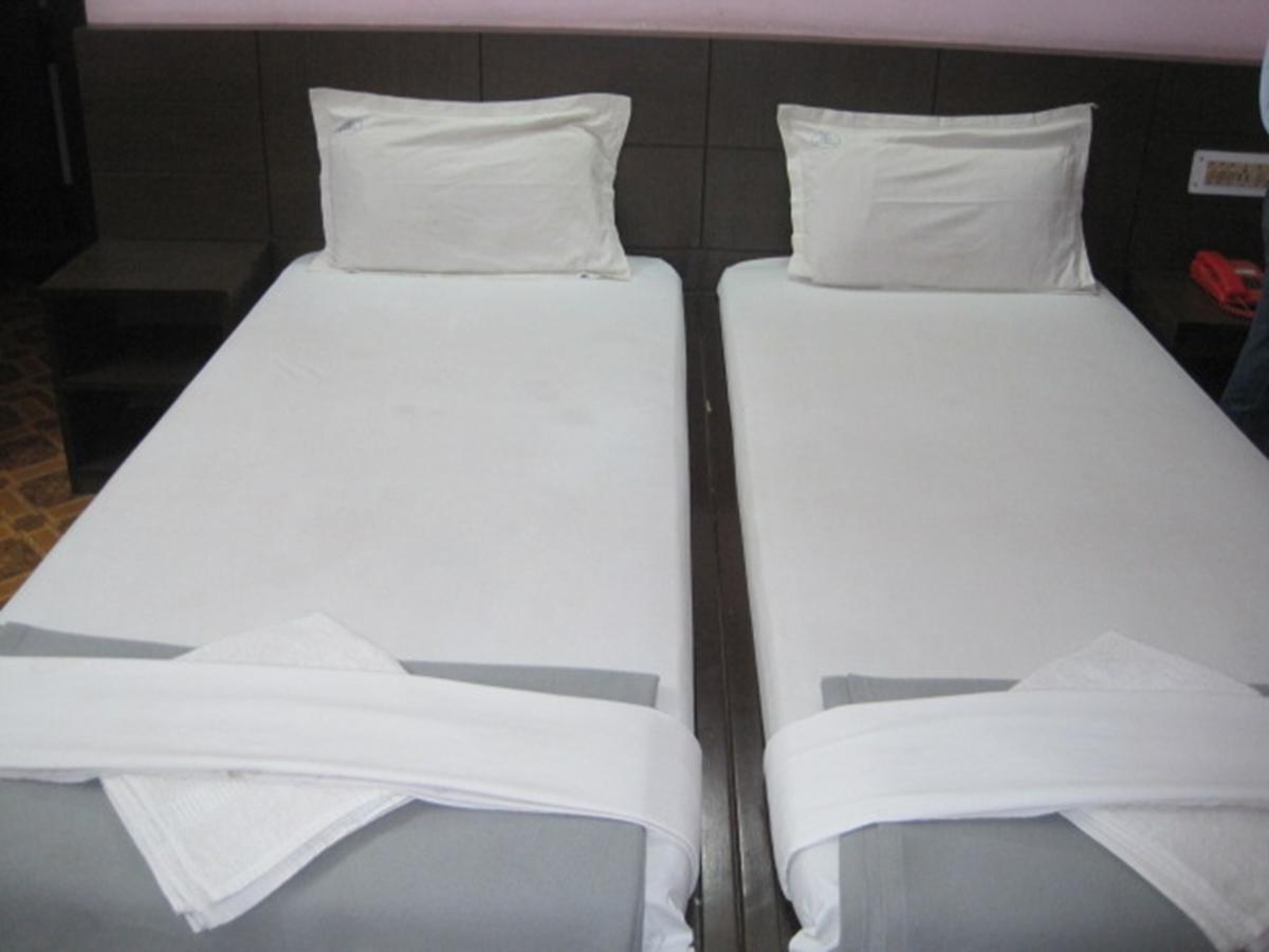 Hotel Arya Palace Puri Zewnętrze zdjęcie