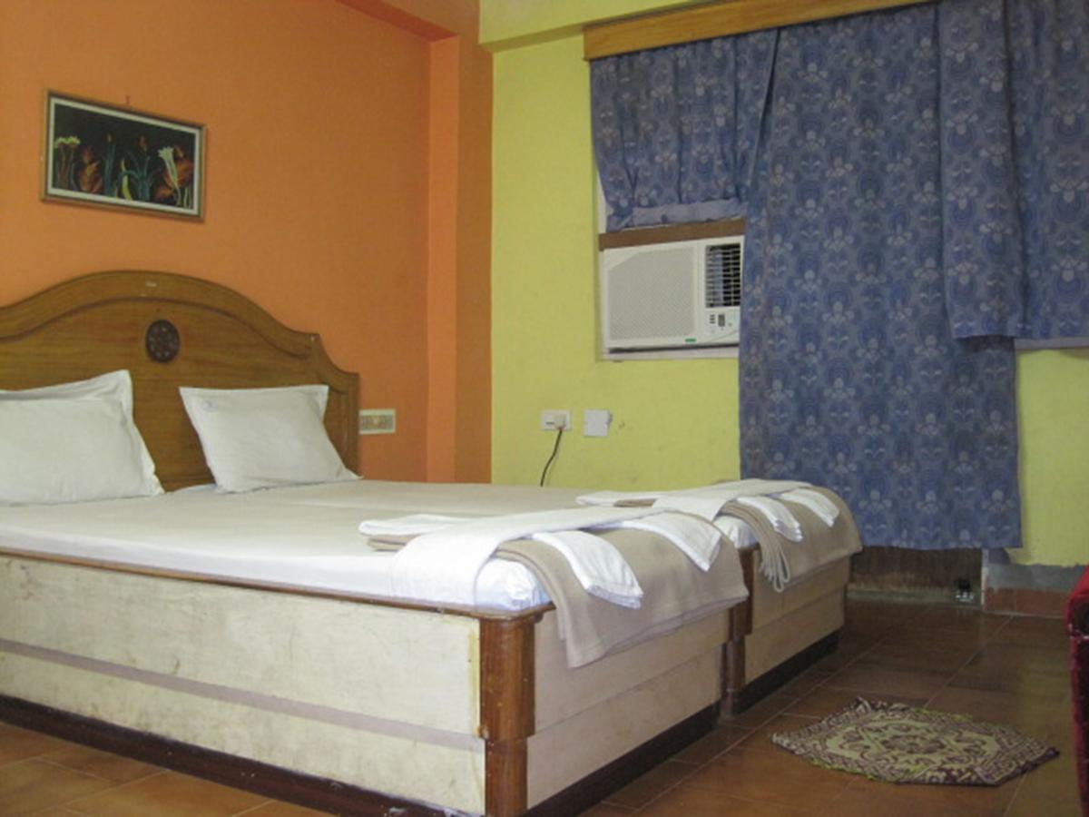 Hotel Arya Palace Puri Zewnętrze zdjęcie