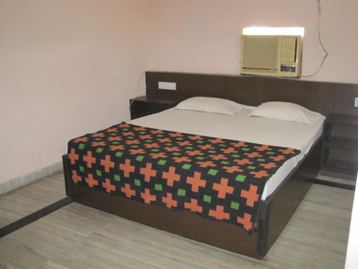 Hotel Arya Palace Puri Zewnętrze zdjęcie