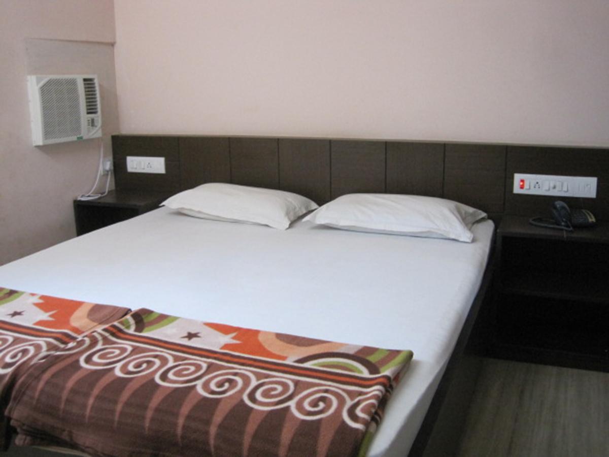 Hotel Arya Palace Puri Zewnętrze zdjęcie