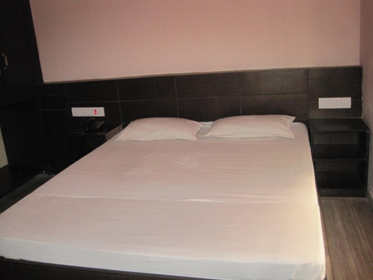 Hotel Arya Palace Puri Zewnętrze zdjęcie