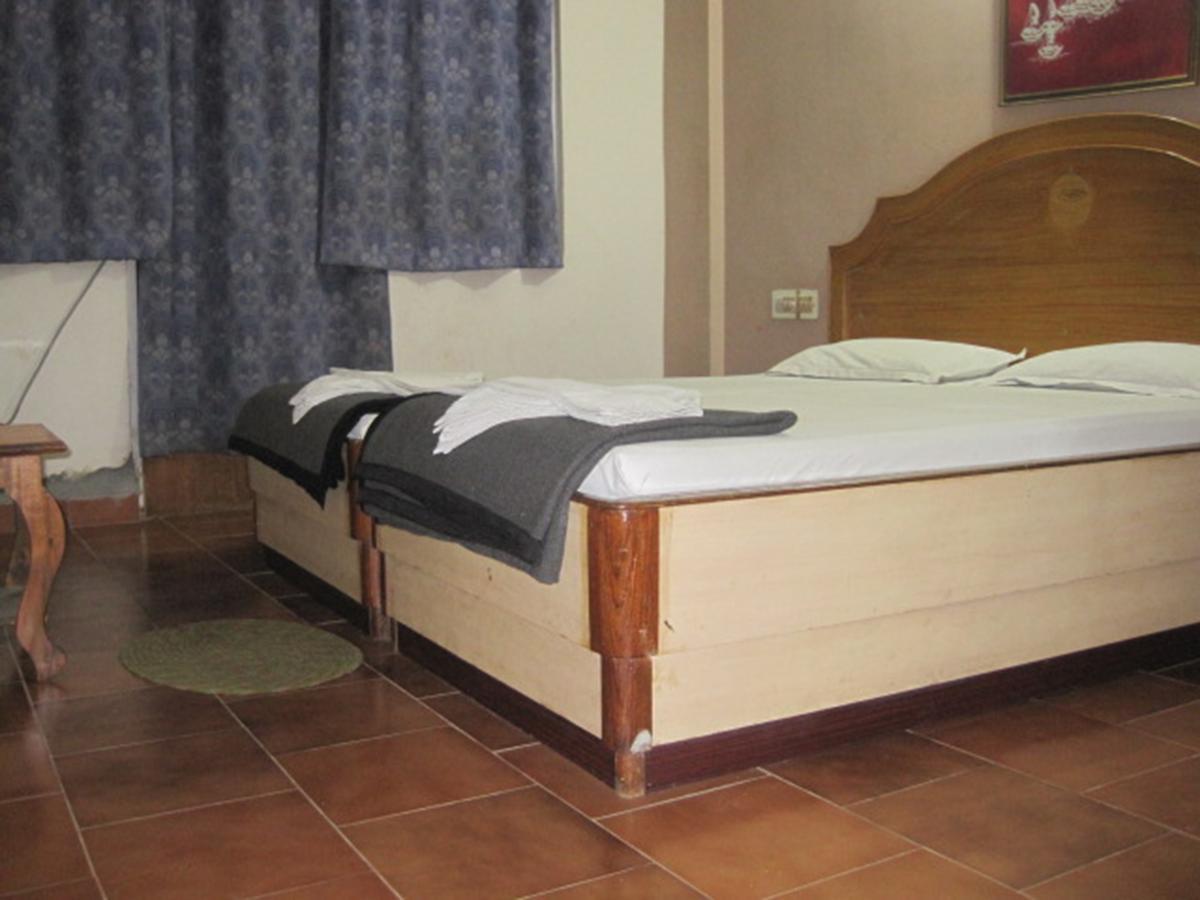 Hotel Arya Palace Puri Zewnętrze zdjęcie