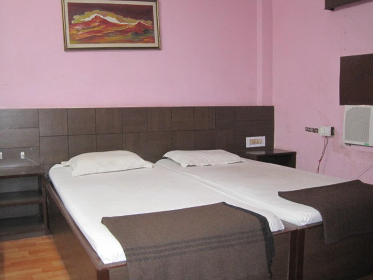 Hotel Arya Palace Puri Zewnętrze zdjęcie