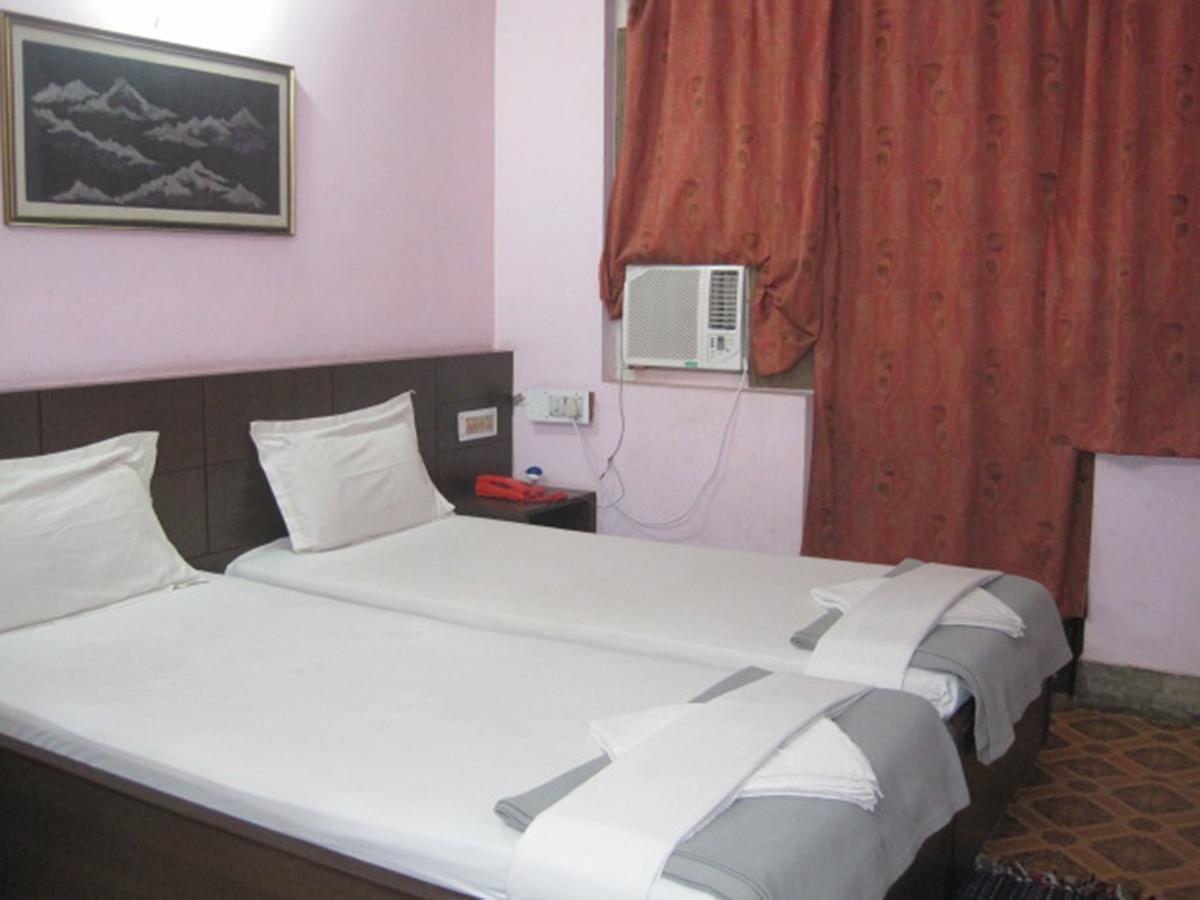 Hotel Arya Palace Puri Zewnętrze zdjęcie