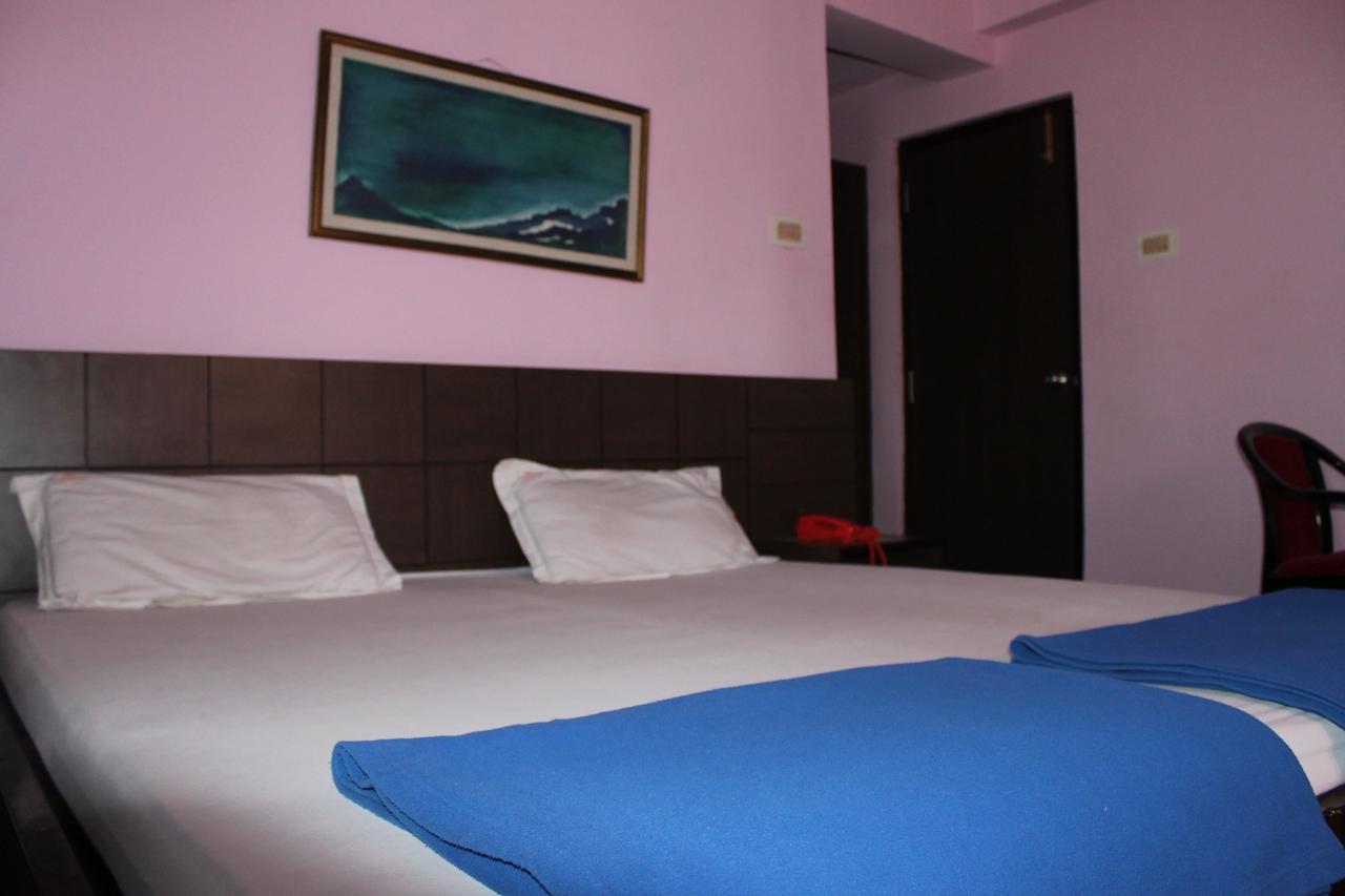 Hotel Arya Palace Puri Zewnętrze zdjęcie