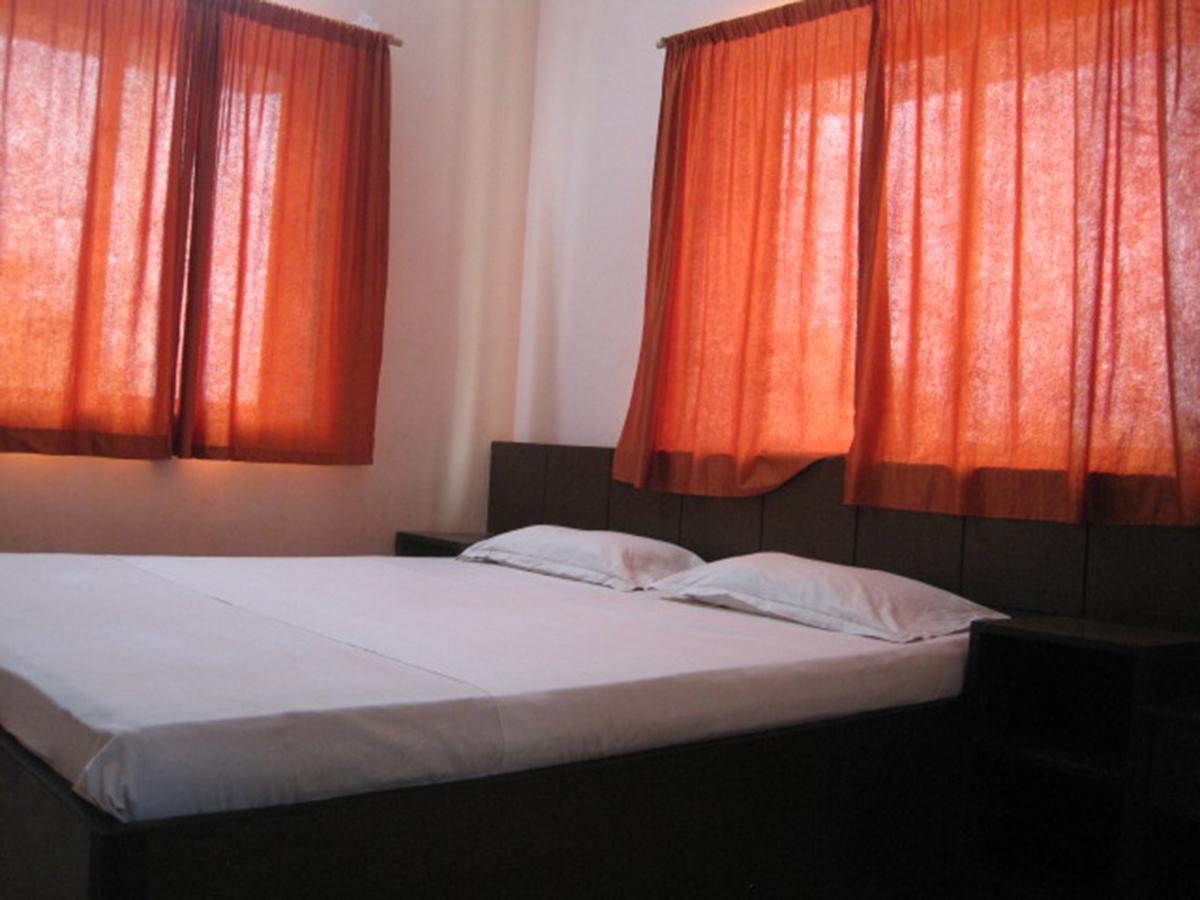Hotel Arya Palace Puri Zewnętrze zdjęcie