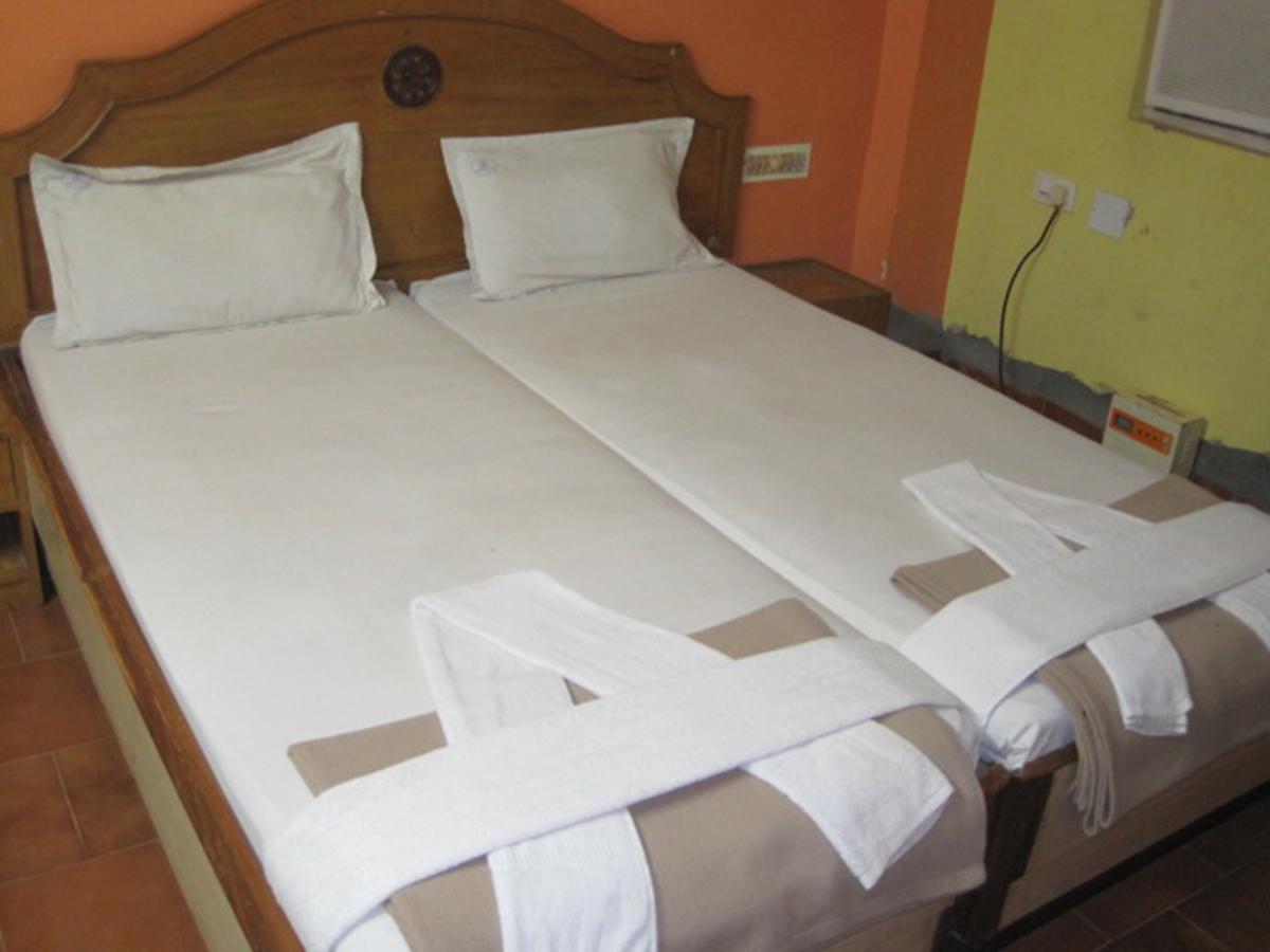 Hotel Arya Palace Puri Zewnętrze zdjęcie