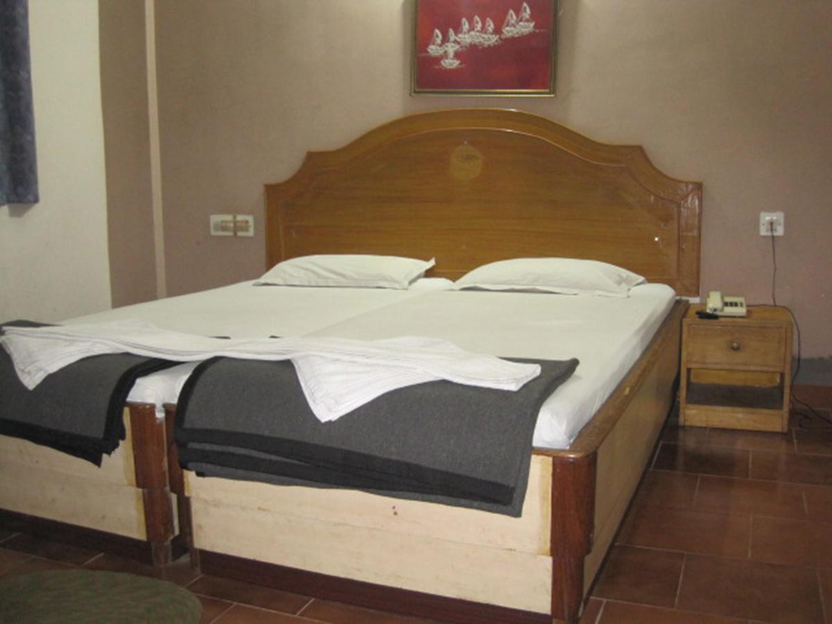 Hotel Arya Palace Puri Zewnętrze zdjęcie